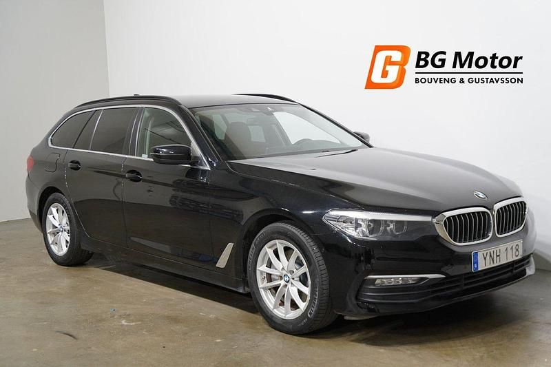 Svart Begagnad 2017 BMW 520 Kombi | 199 800 kr (Lite dyr) - Bild 1/4