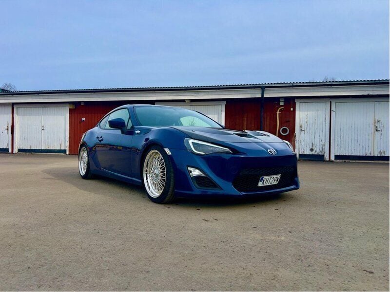 Blå Begagnad 2013 Toyota GT86 GT Sportkupé | 200 000 kr - Bild 1/4