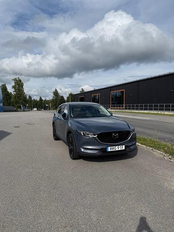 Grå Begagnad 2020 Mazda CX-5 SUV | 299 900 kr (Marknadspris) - Bild 1/4