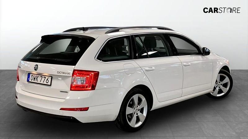Begagnad Skoda Octavia Ambition 110 HK (80 kW) 2016 Vit Halvkombi