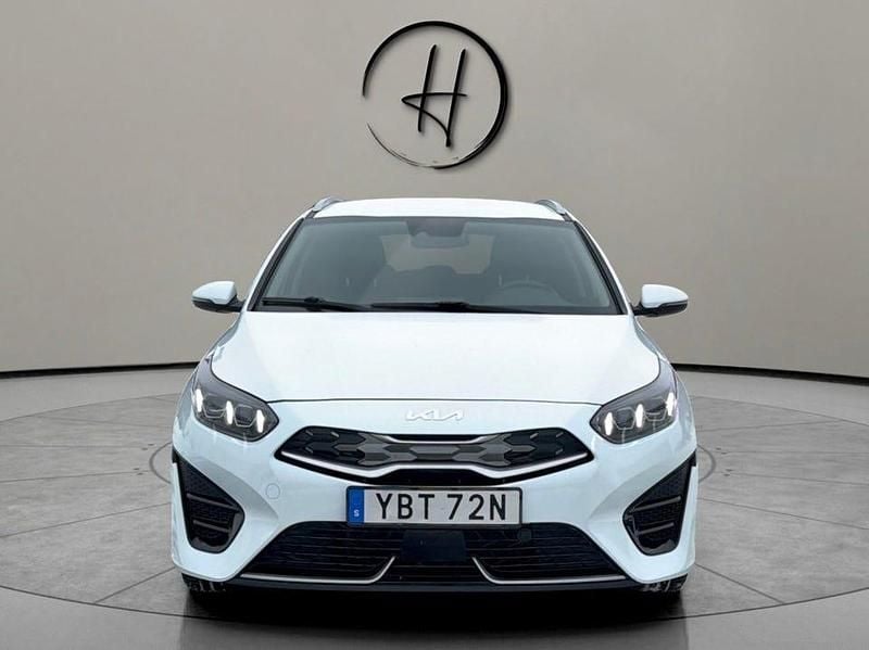 Begagnad Kia Ceed Sportswagon Advance 141 HK (103 kW) 2022 Vit Kombi