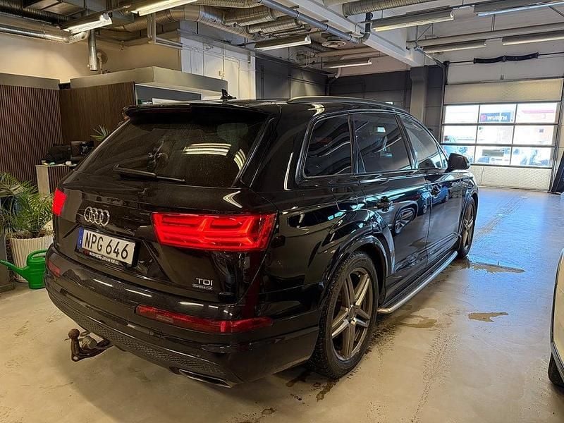 Begagnad Audi Q7 S-Line 272 HK (200 kW) 2016 Svart metallic pärleffekt SUV