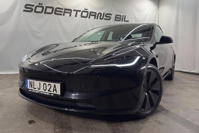 Begagnad Tesla Model 3 Standard Range 235 kW (320 HK) 2023 Svart Sedan