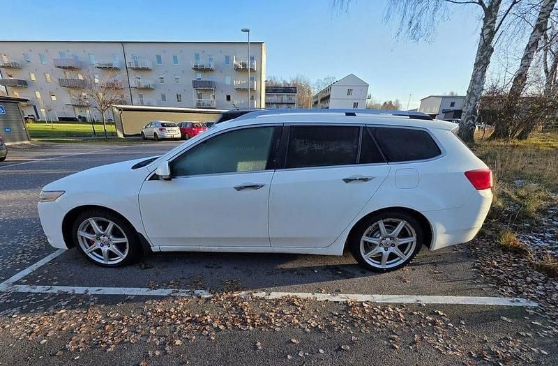 Begagnad 2011 Honda Accord Executive Kombi | 56 000 kr (Marknadspris) - Bild 1/4