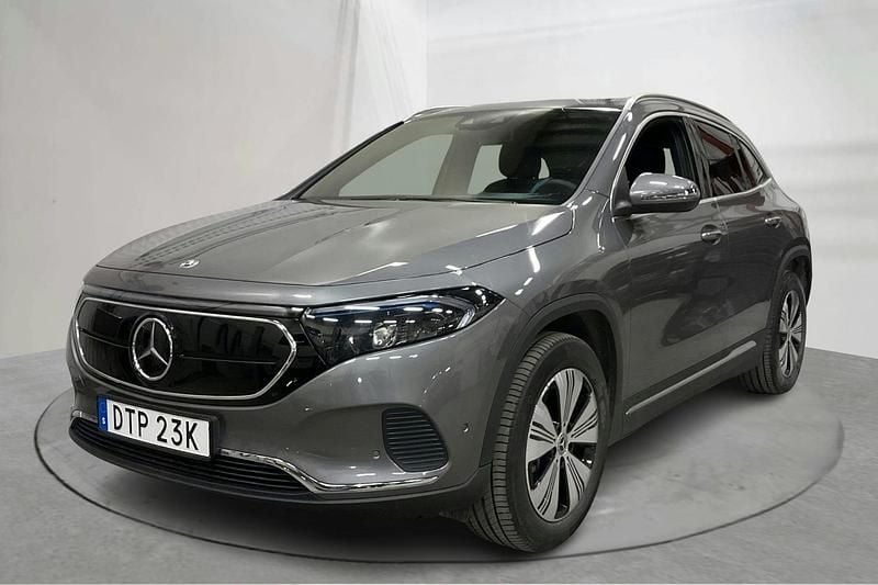 Mörkgrå Begagnad 2023 Mercedes EQA300 Progressive SUV | 339 000 kr (Superpris) - Bild 1/4