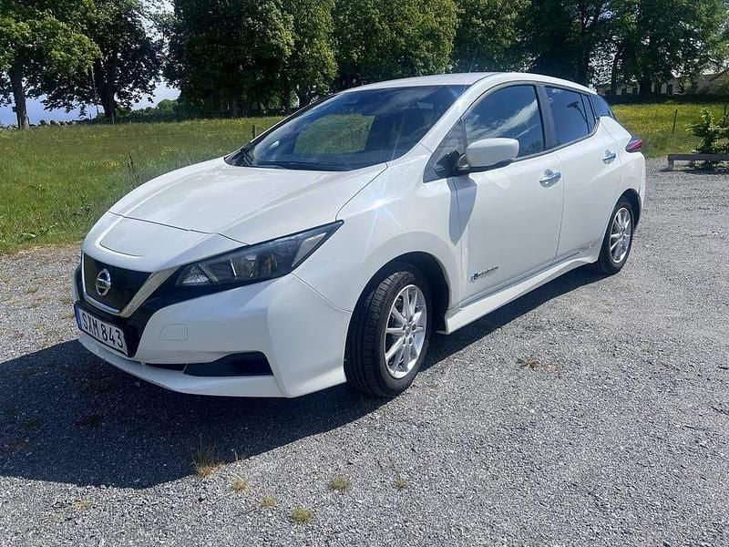 Begagnad 2018 Nissan Leaf Halvkombi | 99 000 kr (Marknadspris) - Bild 1/4