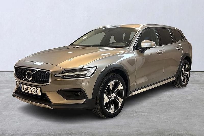 Grå Begagnad 2020 Volvo V60 CC SE Kombi | 355 000 kr (Lite dyr) - Bild 1/4