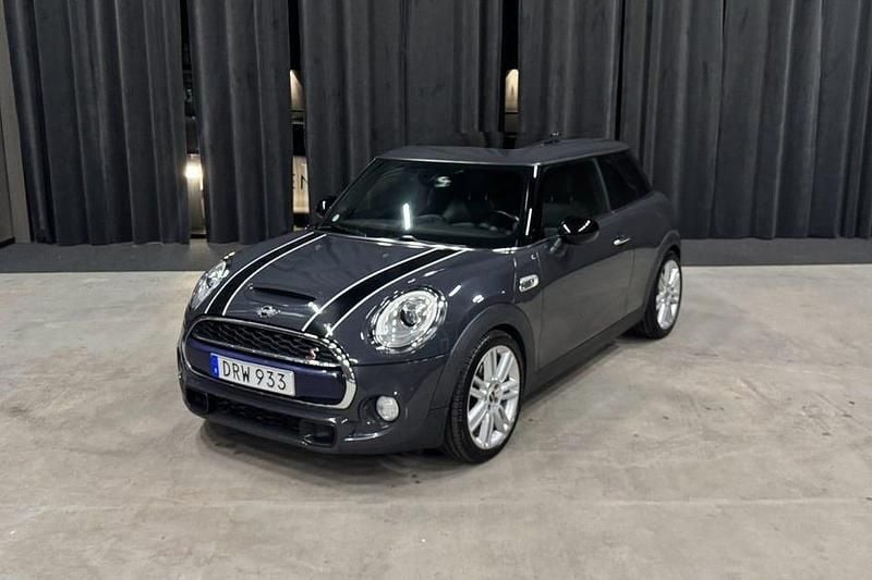 Grå Begagnad 2015 Mini Cooper S Chili Halvkombi | 139 900 kr (Marknadspris) - Bild 1/4