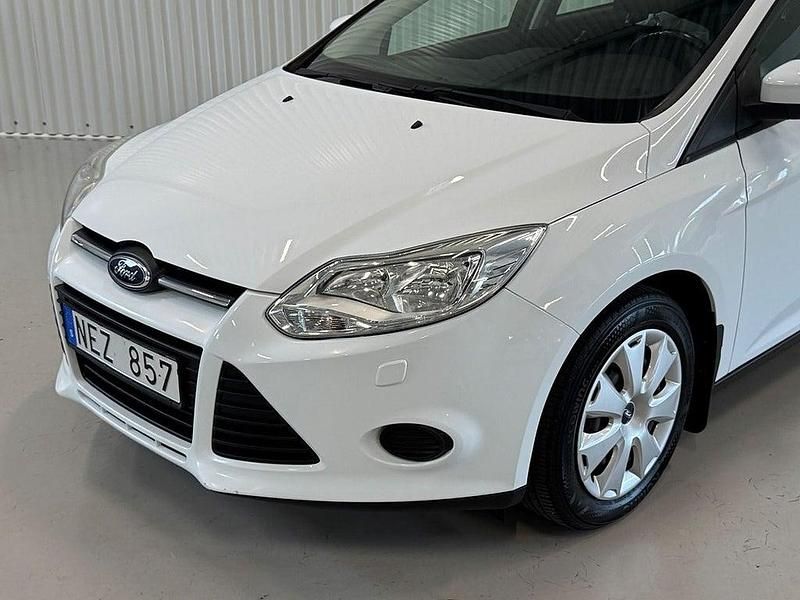 Begagnad Ford Focus Trend 120 HK (88 kW) 2012 Vit Kombi