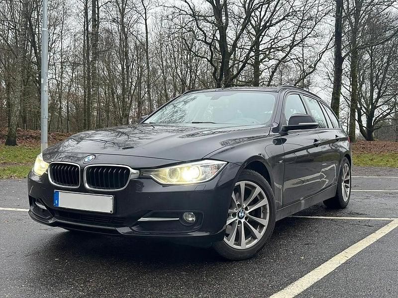 Svart Begagnad 2015 BMW 320 Performance Kombi | 129 000 kr (Superpris) - Bild 1/4