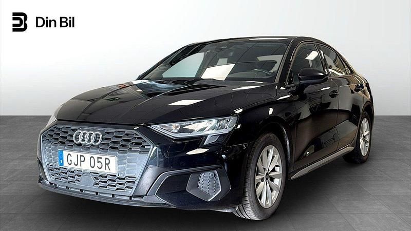Brilliantsvart Begagnad 2022 Audi A3 Proline Sedan | 279 000 kr (Marknadspris) - Bild 1/4