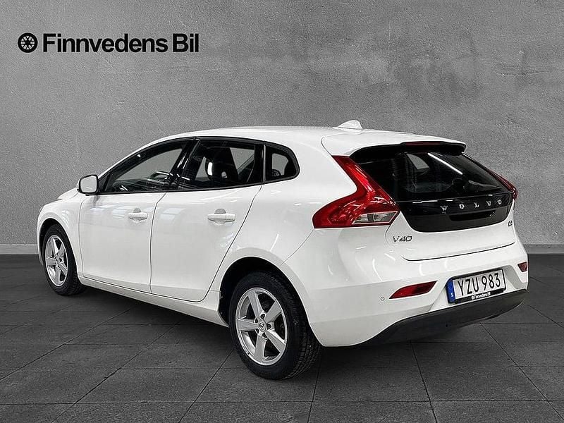 Begagnad Volvo V40 Business Edition 121 HK (88 kW) 2017 Vit Halvkombi