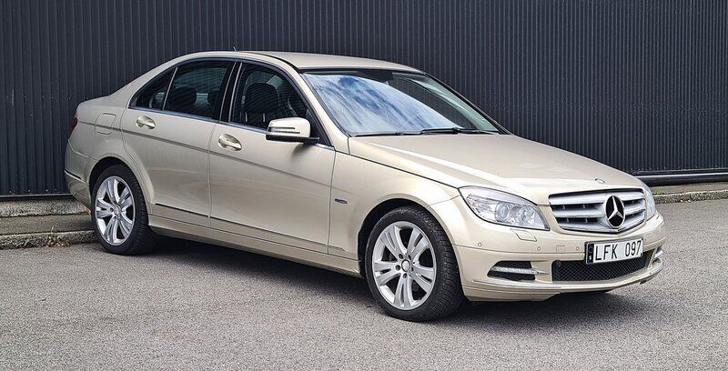 Ljusbrun Begagnad 2010 Mercedes C220 Avantgarde Sedan | 84 900 kr (Bra pris) - Bild 1/4