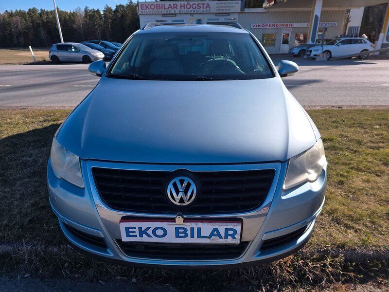 Ljusblå (blå) Begagnad 2008 VW Passat Kombi | 22 900 kr (Lite dyr) - Bild 1/4