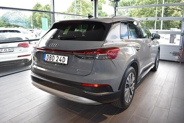 Begagnad Audi Q4 e-tron Advanced 150 kW (204 HK) 2022 Grå SUV