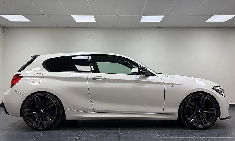 Begagnad BMW M135 Comfort Edition 320 HK (235 kW) 2012 Vit Halvkombi