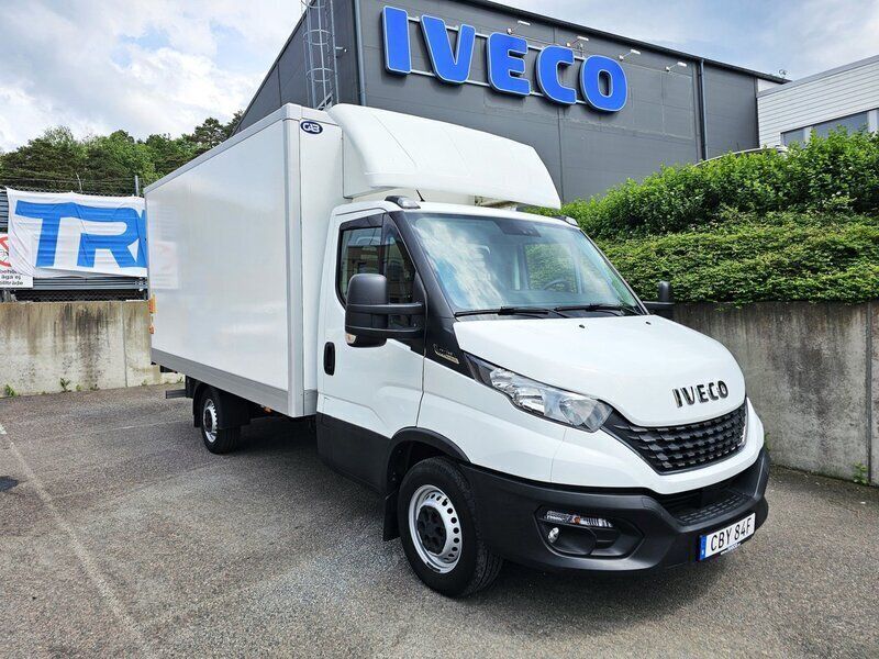 Vit Begagnad 2021 Iveco Daily Van | 373 625 kr (Marknadspris) - Bild 1/4