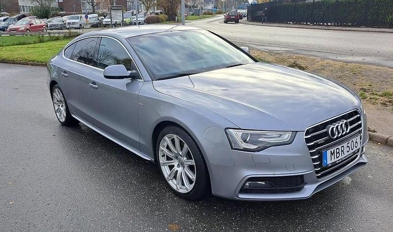Grå Begagnad 2016 Audi A5 Sportback S-Line Halvkombi | 173 000 kr (Superpris) - Bild 1/4