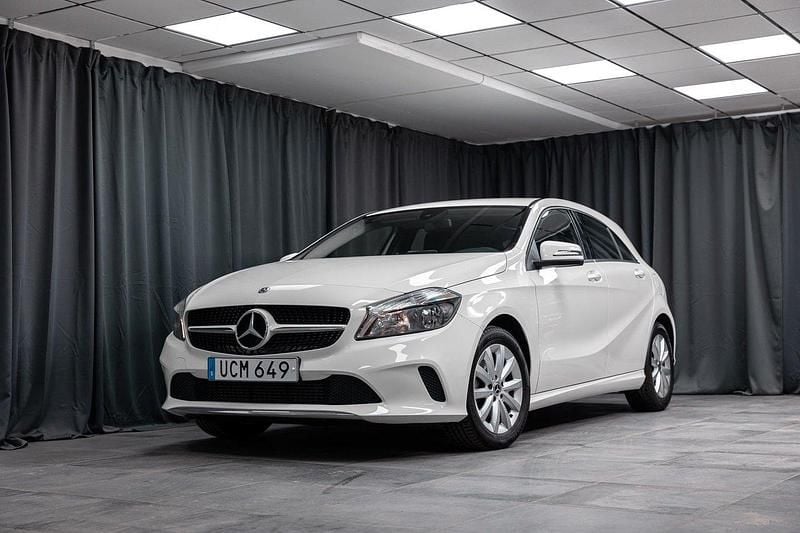 Vit Begagnad 2018 Mercedes A180 Style Halvkombi | 179 000 kr (Bra pris) - Bild 1/4