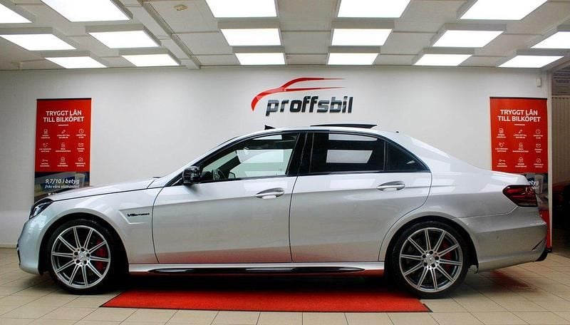 Silver Begagnad 2013 Mercedes E63 AMG AMG Sedan | 429 500 kr (Marknadspris) - Bild 1/4
