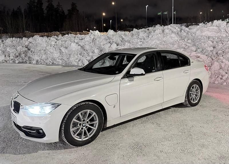 Begagnad 2017 BMW 330 iPerformance | 165 000 kr (Marknadspris) - Bild 1/3