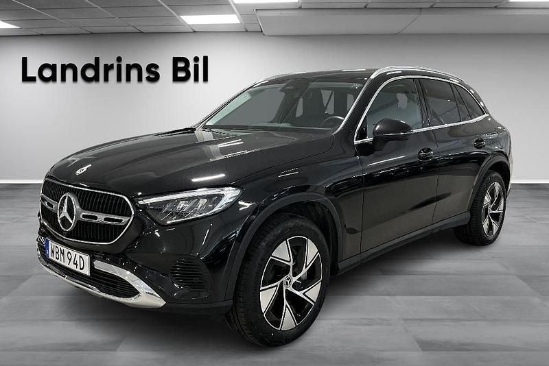 Svart Begagnad 2024 Mercedes GLC300e Avantgarde SUV | 649 900 kr (Marknadspris) - Bild 1/4