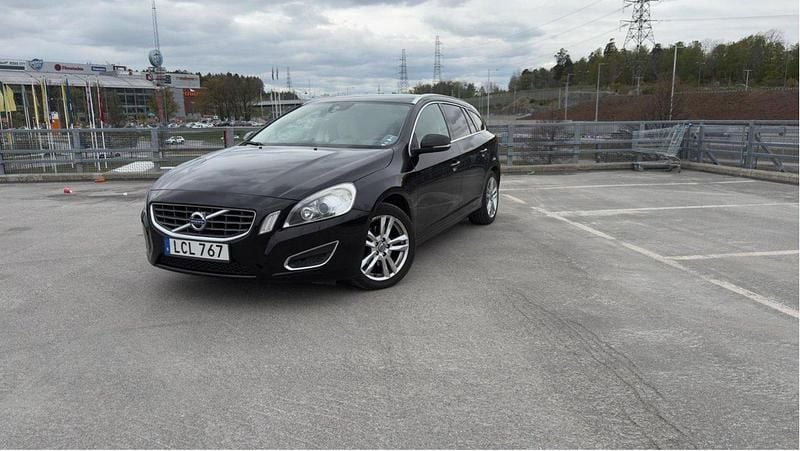 Svart Begagnad 2011 Volvo V60 Summum Kombi | 95 000 kr (Bra pris) - Bild 1/4