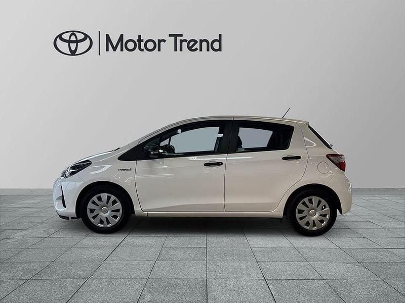 Begagnad Toyota Yaris Hybrid 102 HK (75 kW) 2017 Vit