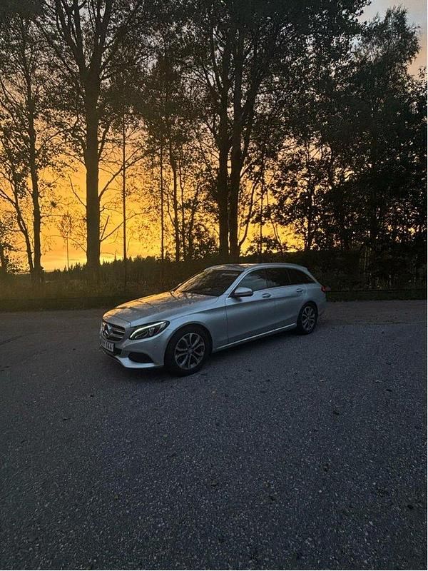 Silver Begagnad 2017 Mercedes C220 Avantgarde Kombi | 235 000 kr (Marknadspris) - Bild 1/4