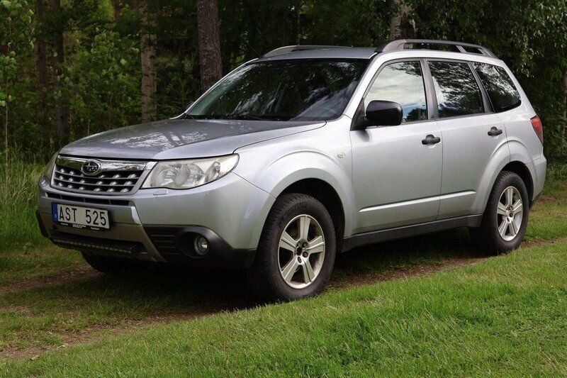 Silver Begagnad 2011 Subaru Forester SUV | 75 000 kr (Marknadspris) - Bild 1/4