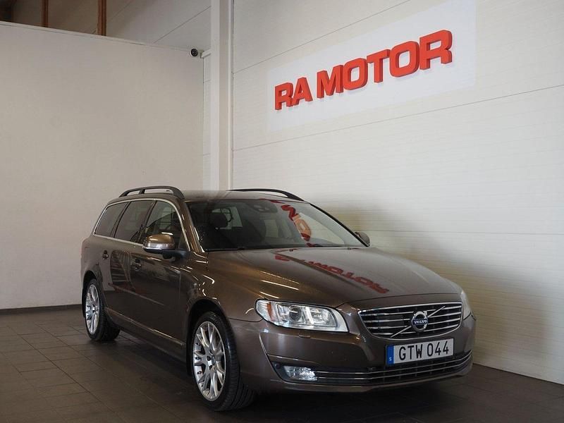 Brun Begagnad 2015 Volvo V70 Momentum Kombi | 149 900 kr (Marknadspris) - Bild 1/3