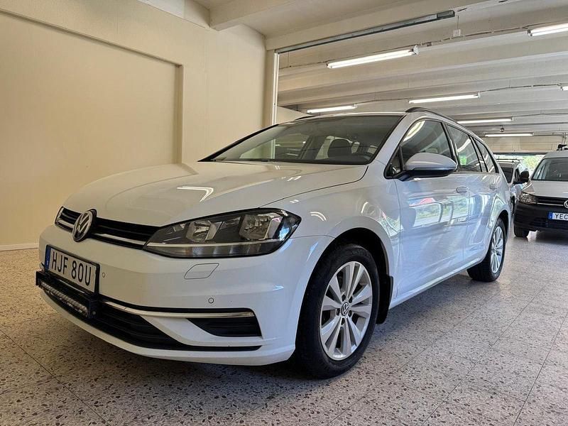 Vit Begagnad 2019 VW Golf VII GT Kombi | 154 900 kr (Bra pris) - Bild 1/4