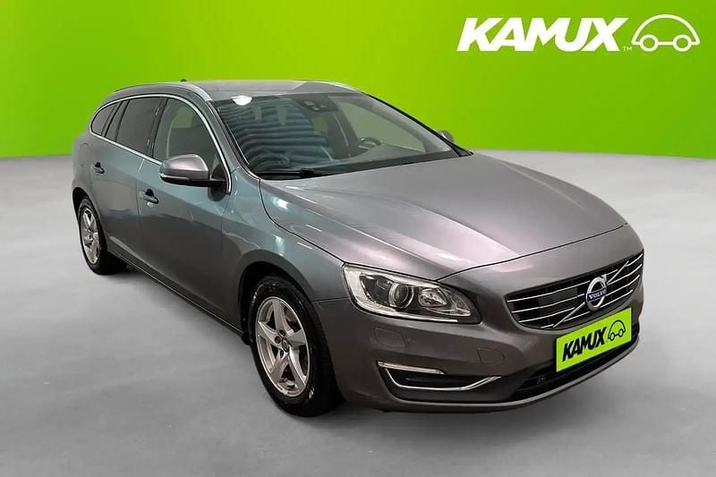 Silver/grå Begagnad 2017 Volvo V60 Summum Kombi | 164 900 kr (Marknadspris) - Bild 1/4