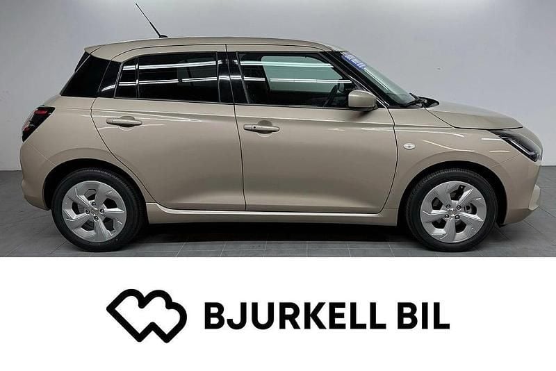 Begagnad Suzuki Swift 83 HK (61 kW) 2024 Caravan ivory Halvkombi