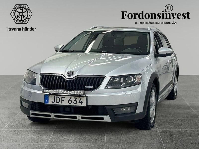 Silver Begagnad 2016 Skoda Octavia Scout Kombi | 99 900 kr (Marknadspris) - Bild 1/4
