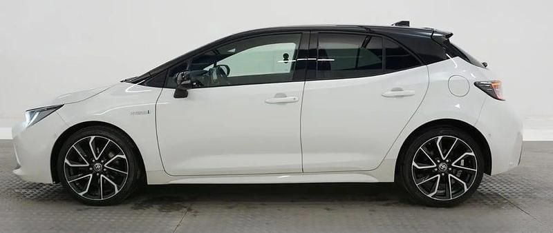 Begagnad Toyota Corolla Hybrid 122 HK (89 kW) 2020 Bitone Halvkombi