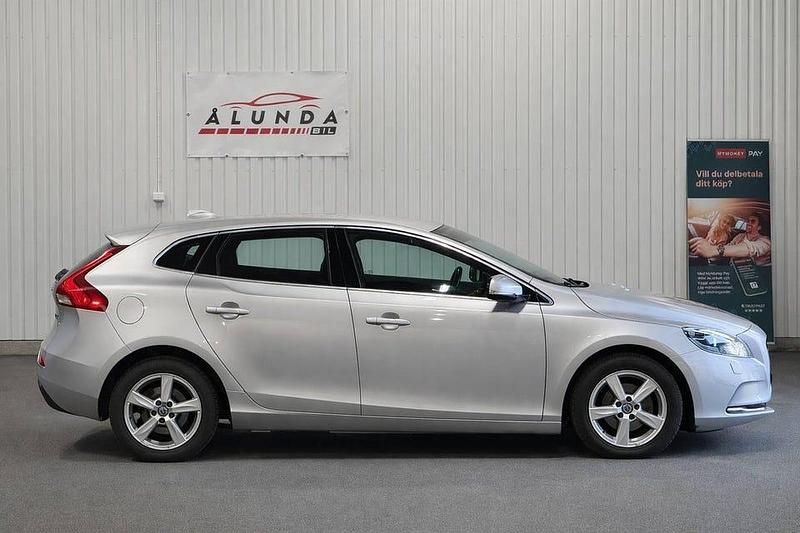 Begagnad Volvo V40 116 HK (85 kW) 2014 Silver Halvkombi