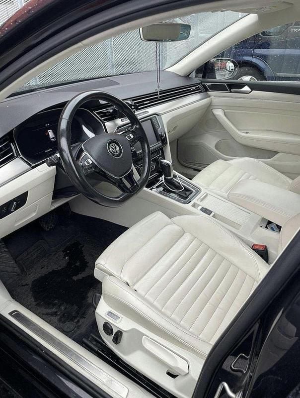 Svart Begagnad 2015 VW Passat GT Kombi | 179 900 kr (Marknadspris) - Bild 1/4