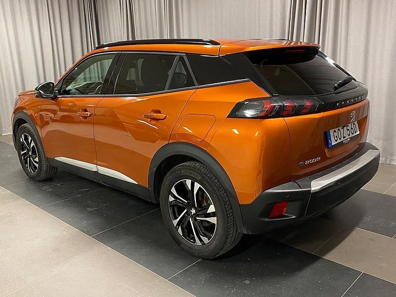 Begagnad Peugeot e-2008 Allure 100 kW (136 HK) 2022 Orange SUV
