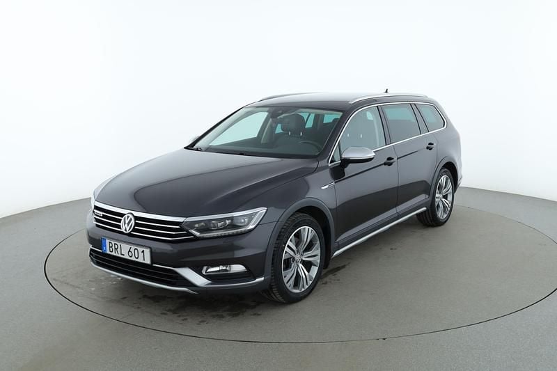 Mörkgrå Begagnad 2018 VW Passat Alltrack Kombi | 190 000 kr (Marknadspris) - Bild 1/4