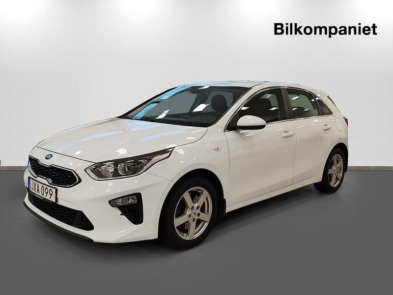 Vit Begagnad 2018 Kia Ceed Halvkombi | 179 800 kr (Marknadspris) - Bild 1/4