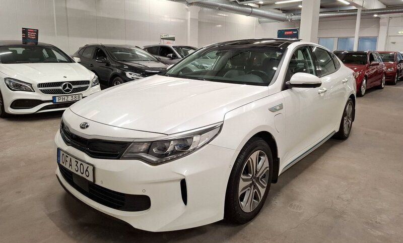 Vit Begagnad 2017 Kia Optima Hybrid 2 Sedan | 190 000 kr (Marknadspris) - Bild 1/3