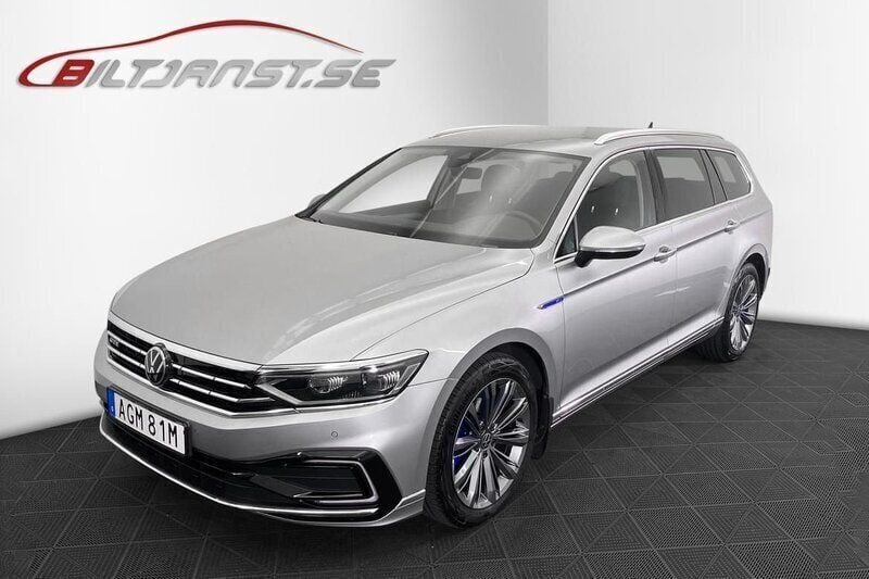 Silver Begagnad 2023 VW Passat GTE Kombi | 369 900 kr (Lite dyr) - Bild 1/4