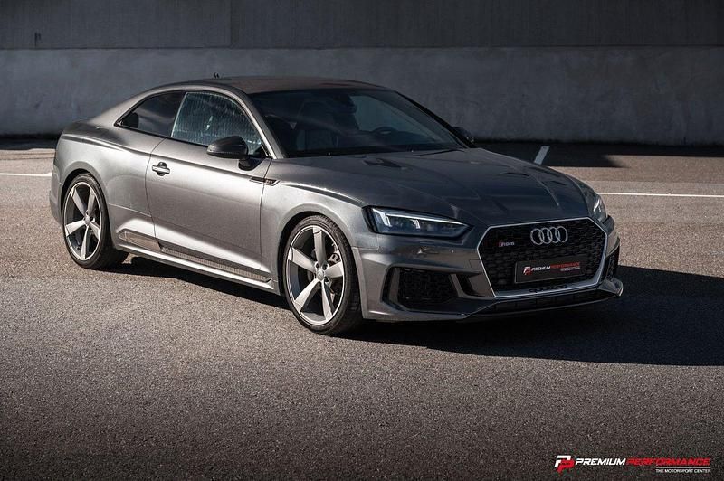 Grå (daytona grå) Begagnad 2018 Audi RS5 Comfort Sportkupé | 549 800 kr (Bra pris) - Bild 1/4