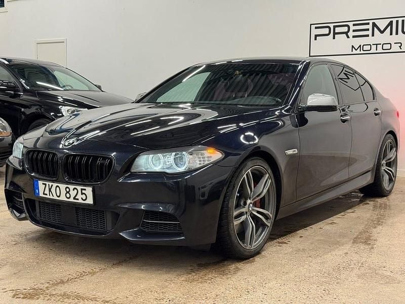 Begagnad BMW M550 M Sport 381 HK (280 kW) 2012 Svart Sedan