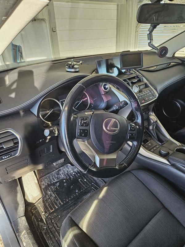 Begagnad Lexus NX300h 197 HK (144 kW) 2015 SUV