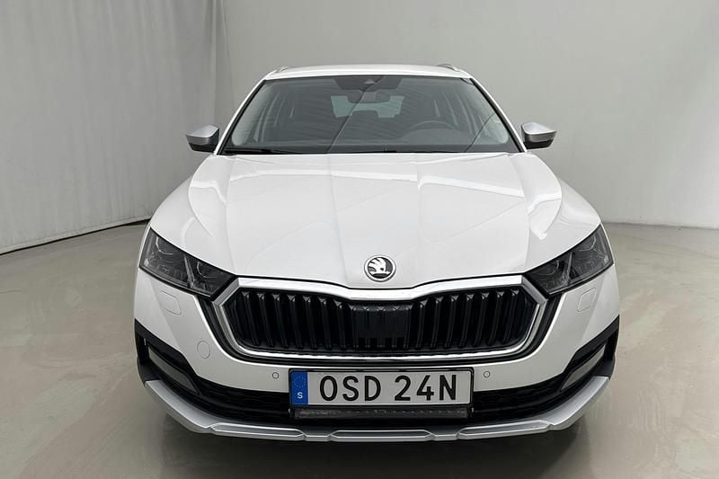 Begagnad Skoda Octavia Scout 200 HK (147 kW) 2022 Vit Kombi