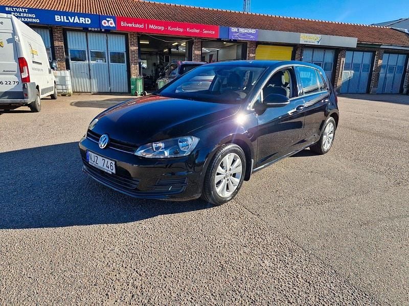 Svart Begagnad 2013 VW Golf VII Halvkombi | 89 500 kr (Dyr) - Bild 1/4