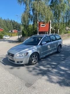 Grå Begagnad 2012 Volvo V50 Momentum Kombi | 38 900 kr (Superpris) - Bild 1/4