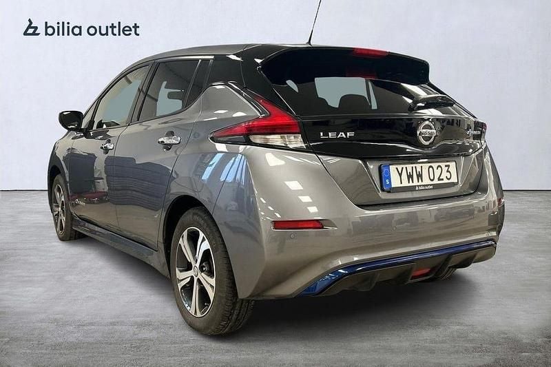 Begagnad Nissan Leaf N-Connecta 110 kW (150 HK) 2018 Grå Halvkombi
